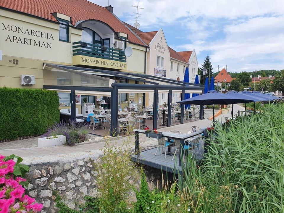 Monarchia Cottage Apartman Mosonmagyaróvár Exteriör bild